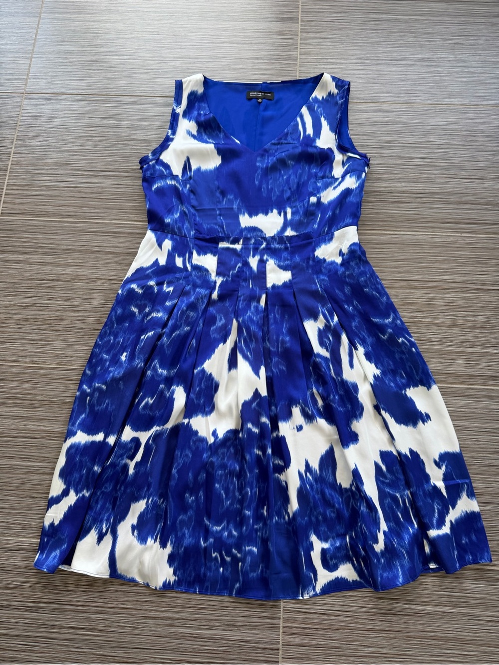 Jones New York Blue and White Sleeveless V-Neck Fit-and-Flare Dress
